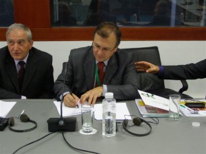 PA190105